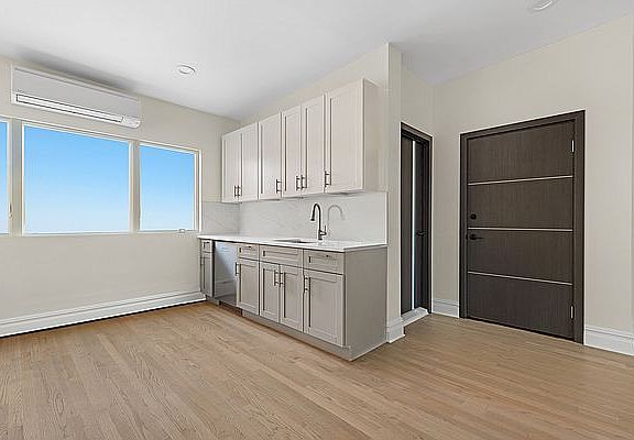 5th image of 47-18 11th St #3
