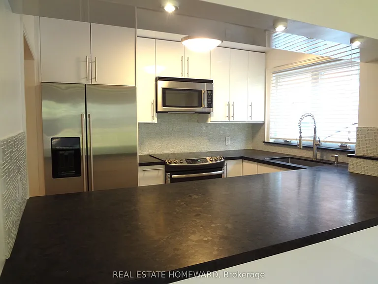 21 Love Cres #MAIN FLOOR — Photo 7