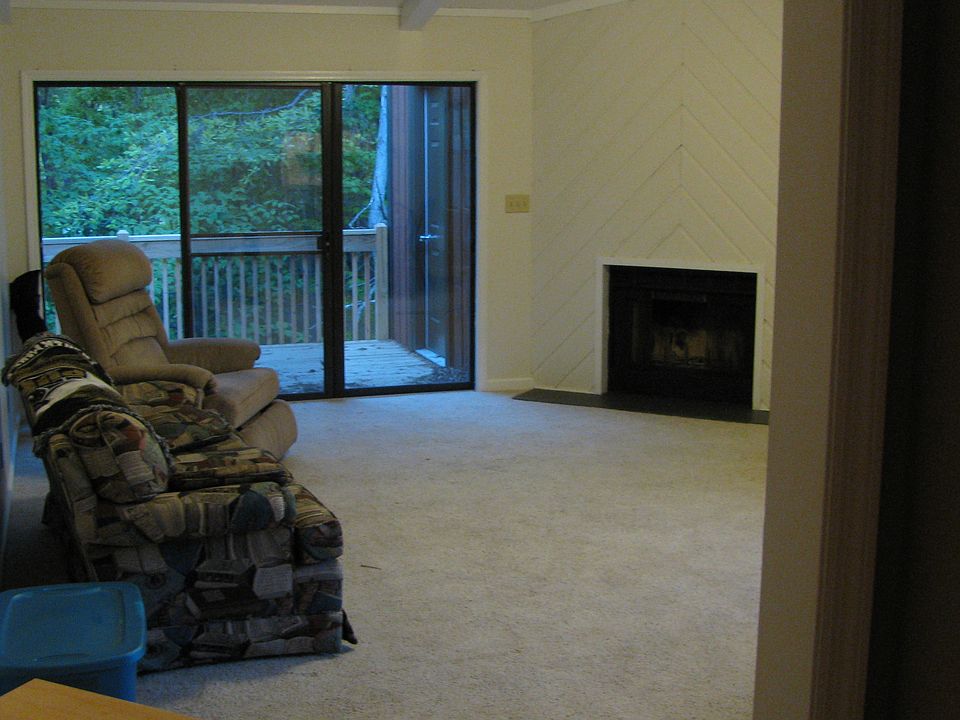 Living room with Fireplace