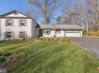 2926 Fort Lee St, Herndon, VA 20171