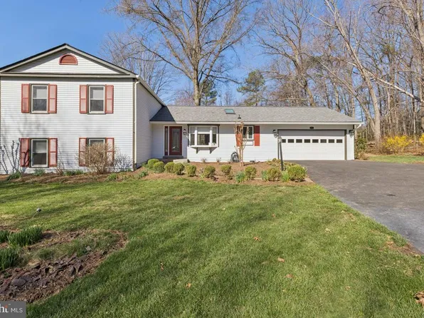 2926 Fort Lee St, Herndon, VA 20171