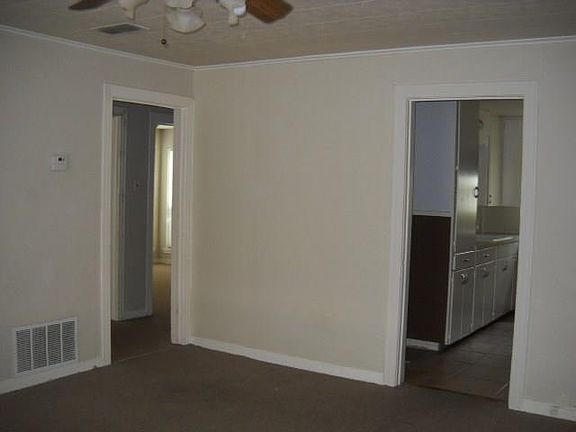 3rd image of 1302 Sewell St