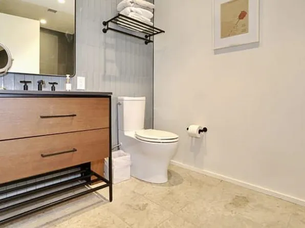 1425 Hudson Street image 15 of 20