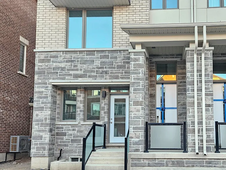 92 Avani Ave — Photo 1