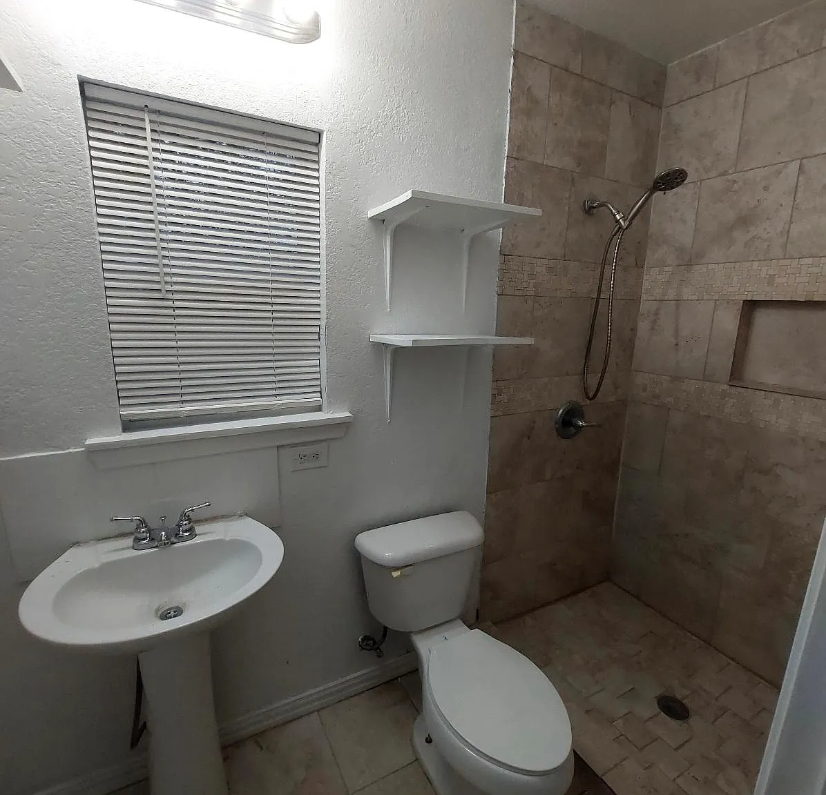 1 bed, 616 sqft, $995 — Photo 2