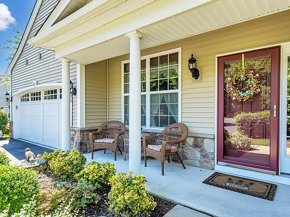 2nd image of 32 Durham Ln #32