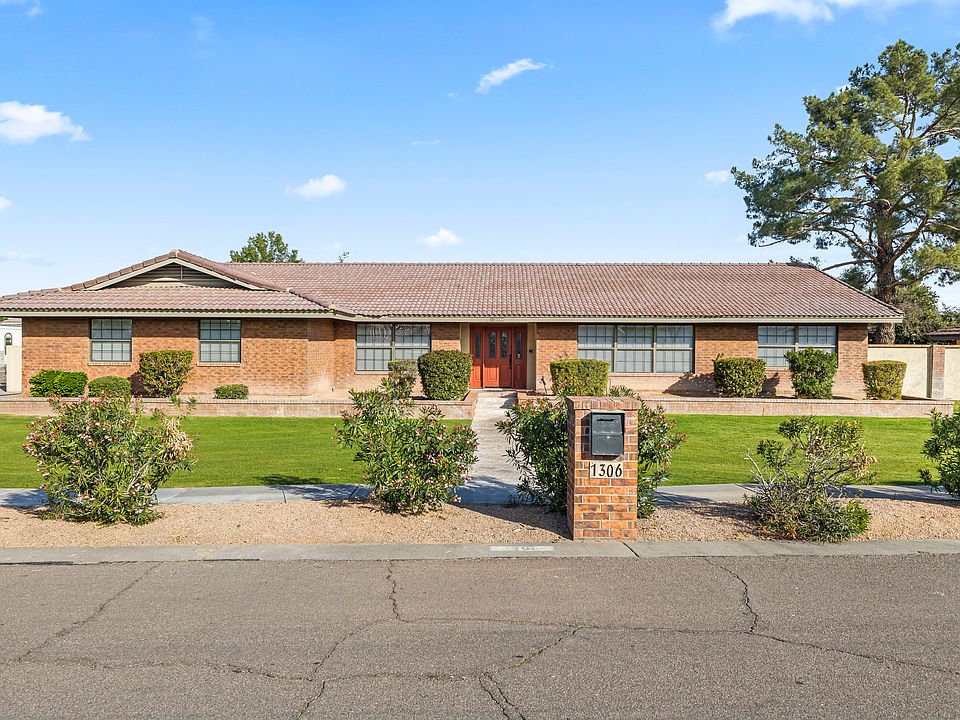 1st image of 1306 E La Vieve Ln