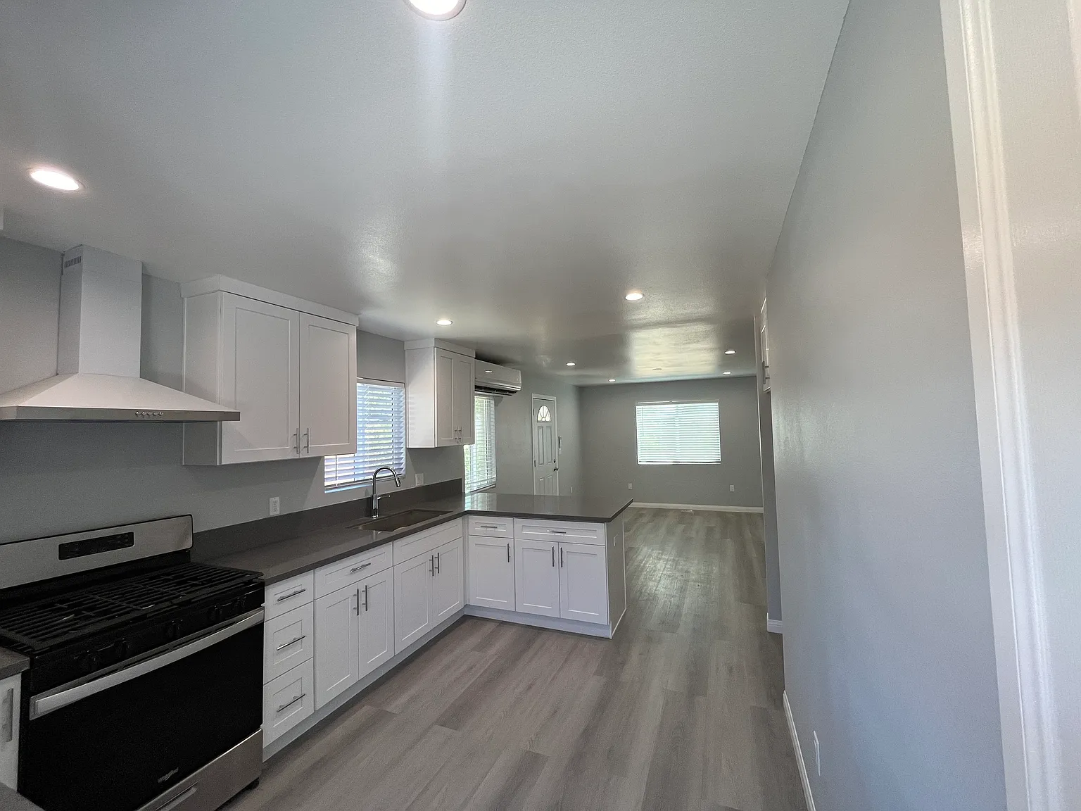 2 bed, 730 sqft, $1,900 — Photo 3