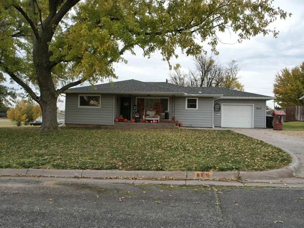 601 N 3rd St, Wakeeney, KS 67672
