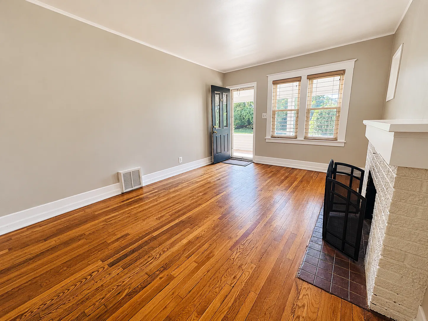 3 bed, 1876 sqft, $2,399 — Photo 3