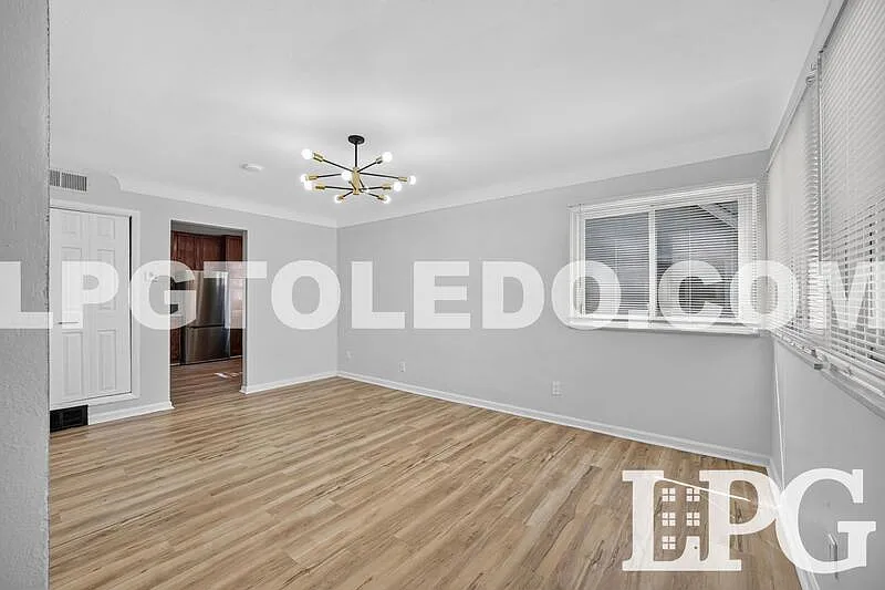 3 bed, 1.0 bath, 1075 sqft, $1,450 — Photo 4