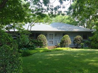 190 Cold Spring Rd, Syosset, NY 11791