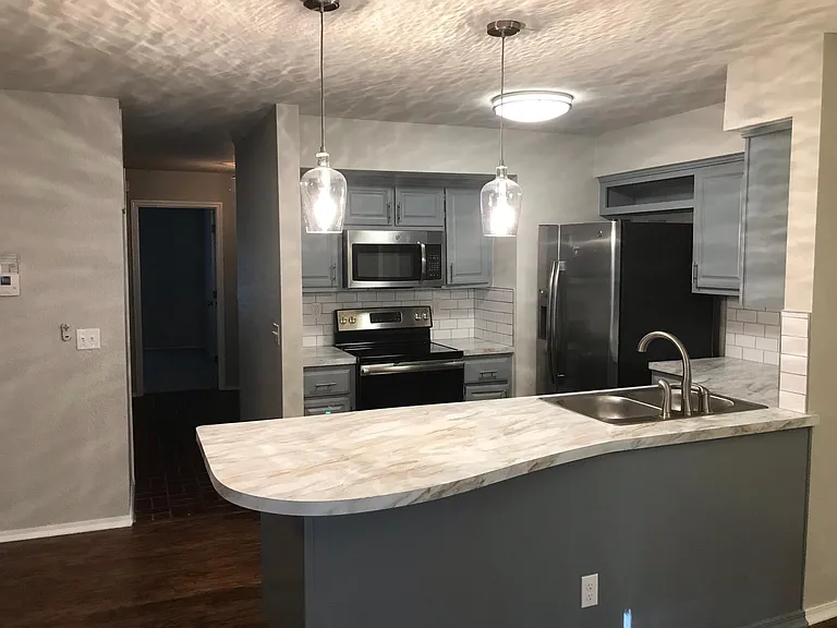13 Everette Ln — Photo 2