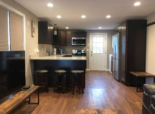 2 Gunning Ct, Middletown, RI 02842