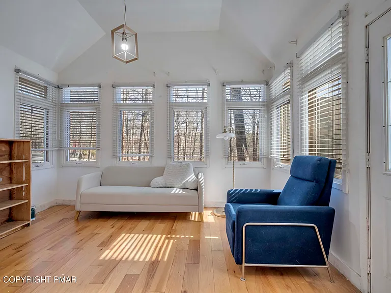187 Bellingham Dr — Photo 4