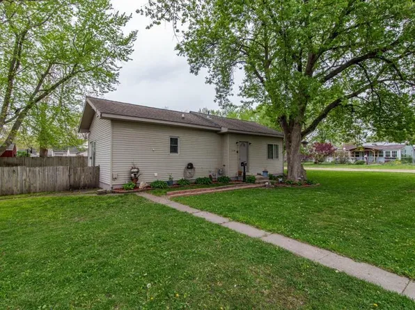 2749 Kinsey Ave, Des Moines, IA 50317