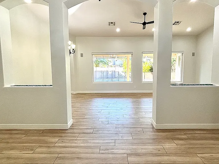 5311 E Danbury Rd — Photo 3