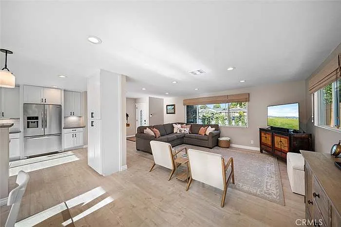3217 Montana Ave — Photo 10