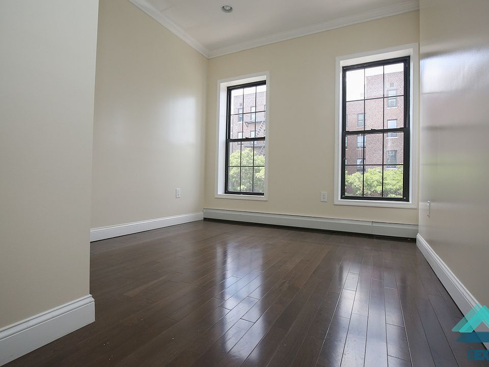 2nd image of 230 Hart St #1