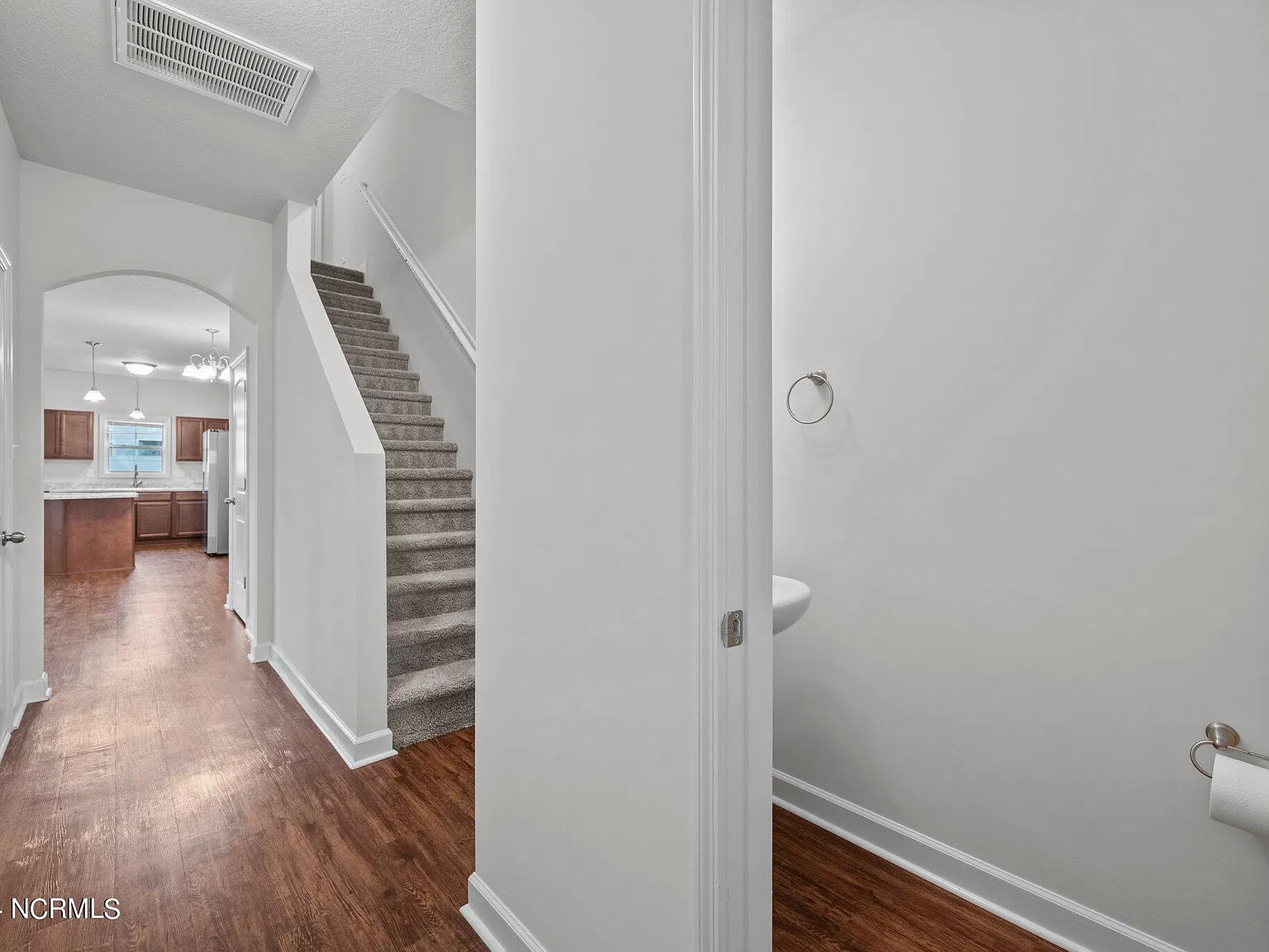 3 bed, 2.5 bath, 1582 sqft, $1,750 — Photo 4