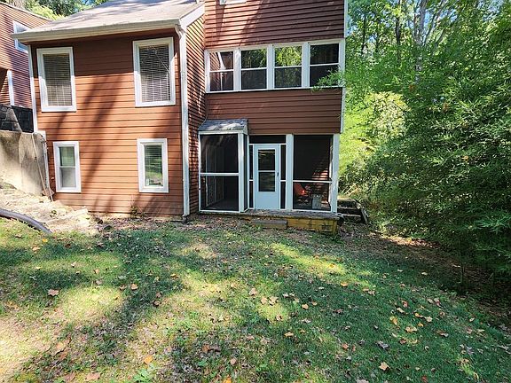 3rd image of 258 Kenilworth Cir