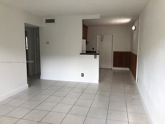 3rd image of 4061 N Dixie Hwy APT 6