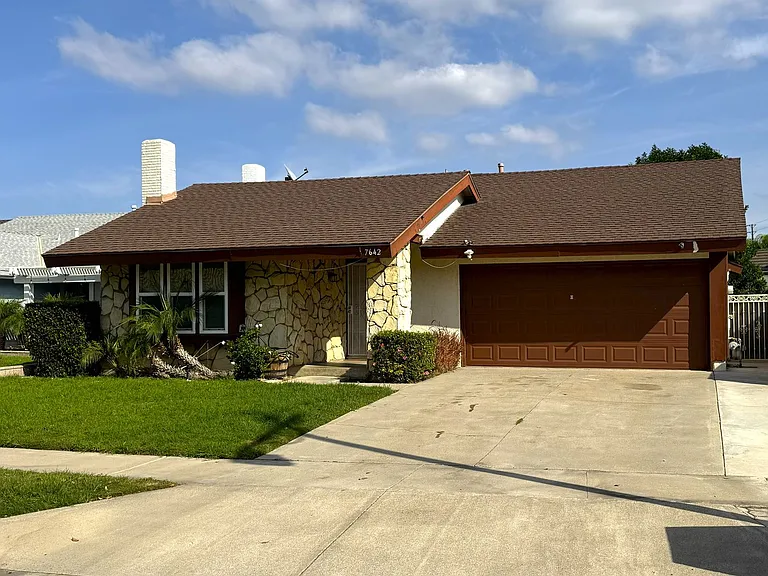 7642 E Woodsboro Ave — Photo 1