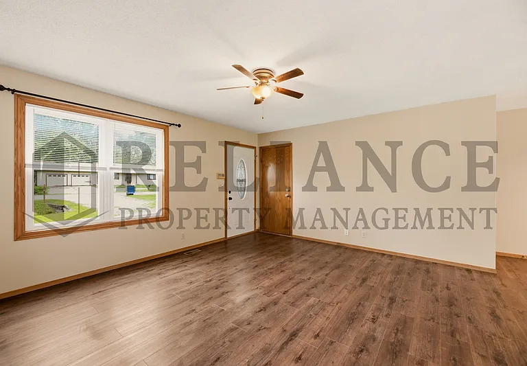 516 N Lakeside Dr — Photo 17