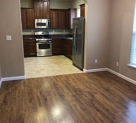 3rd image of 41 Villa Gardens Ct