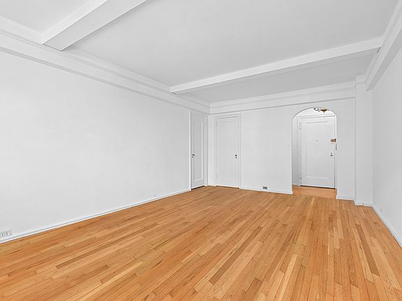 4th image of 2 Horatio St APT 4E