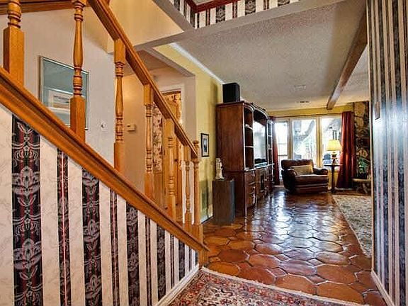 3rd image of 932 Berkeley Dr