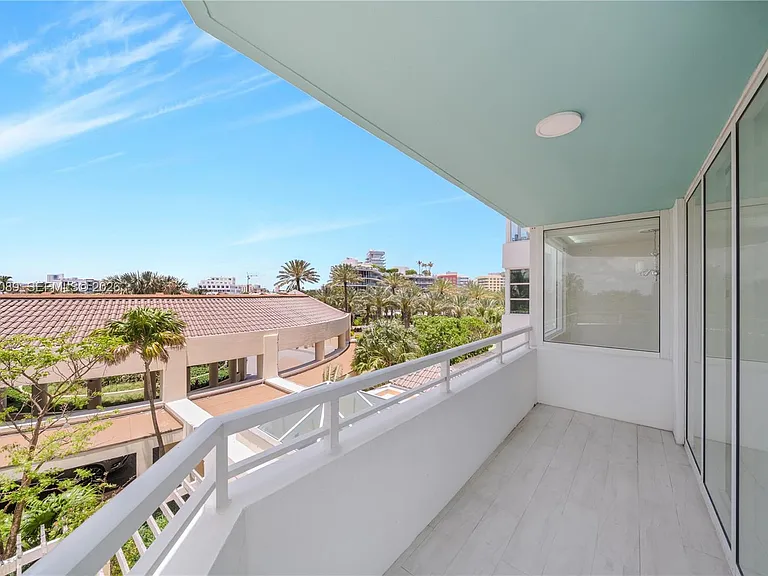 400 S Pointe Dr #409 — Photo 17