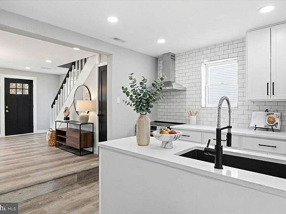 3rd image of 221 Denton Rd