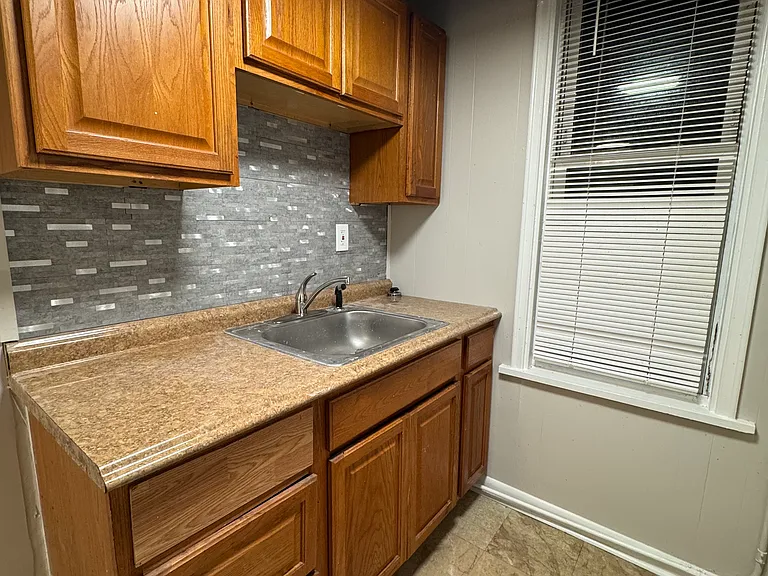 516 3rd Ave #7 — Photo 7