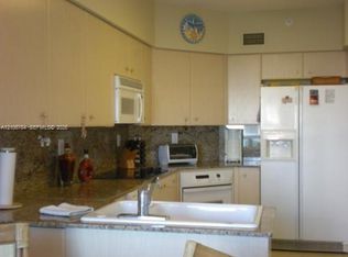 3370 Hidden Bay Dr #Cu-806, Miami, FL 33180