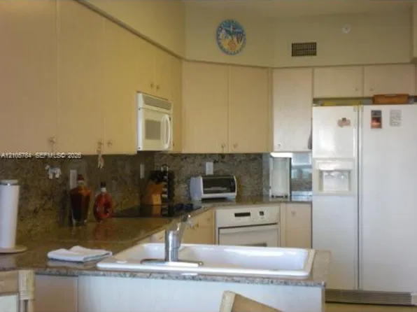 3370 Hidden Bay Dr, Miami, FL