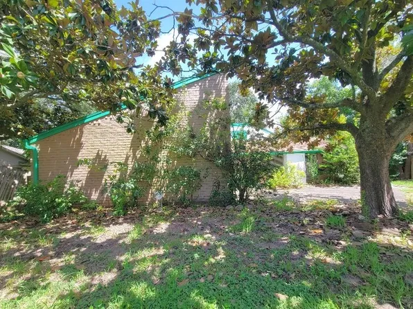 8420 Plantation Dr, Texas City, TX 77591