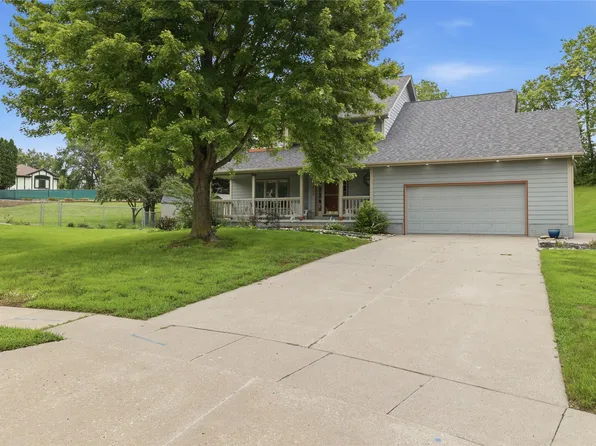 155 Orchard Ct, Pleasant Hill, IA 50327