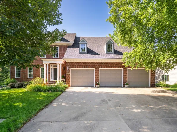 4728 Oakwood Ln, West Des Moines, IA 50265