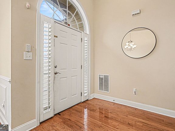 3rd image of 4597 Alpine Dr SW