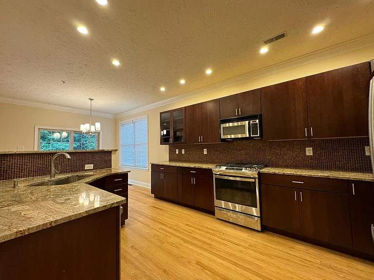 400 Barefield Ln — Photo 5