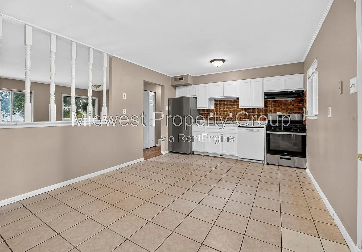 4 bed, 2.0 bath, 999 sqft, $1,675 — Photo 3