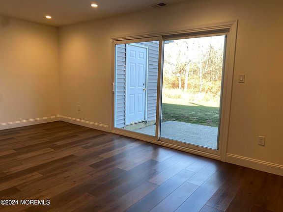 4th image of 66 Holly Dr