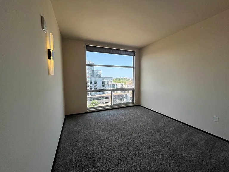Galaxie High Rise Apartments — Photo 105