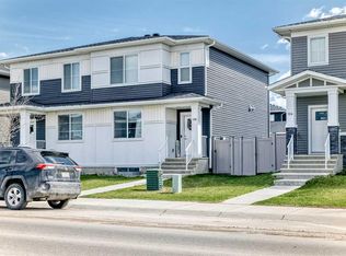 120 W Chelsea Dr, Chestermere, AB T1X 1Z3