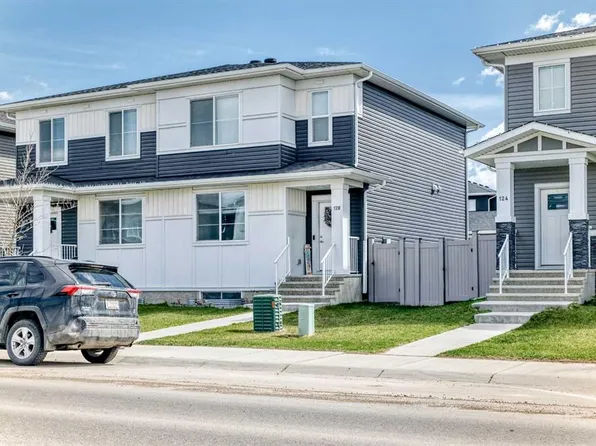 120 W Chelsea Dr, Chestermere, AB T1X 1Z3