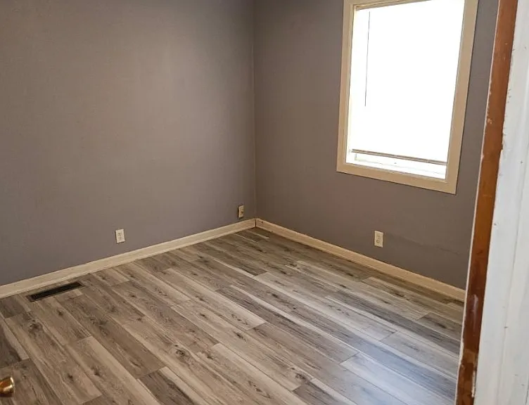1507 Hoyt Ave — Photo 2