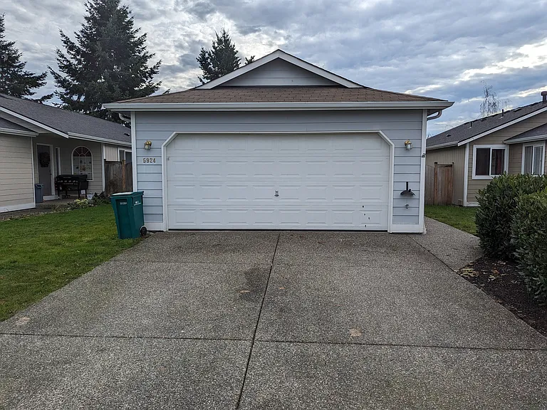105th Pl NE — Photo 1