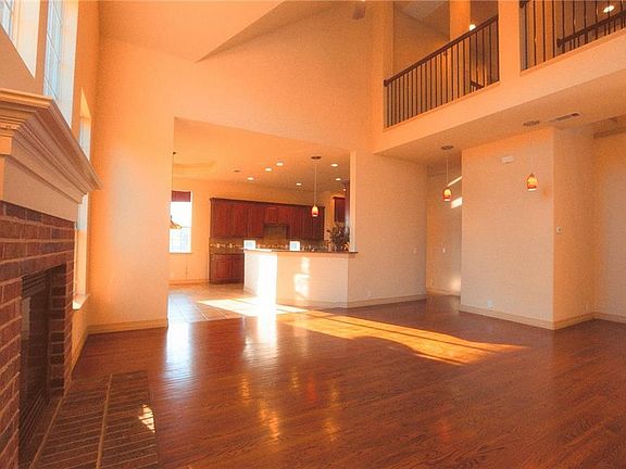5th image of 2105 Woodbine Cir