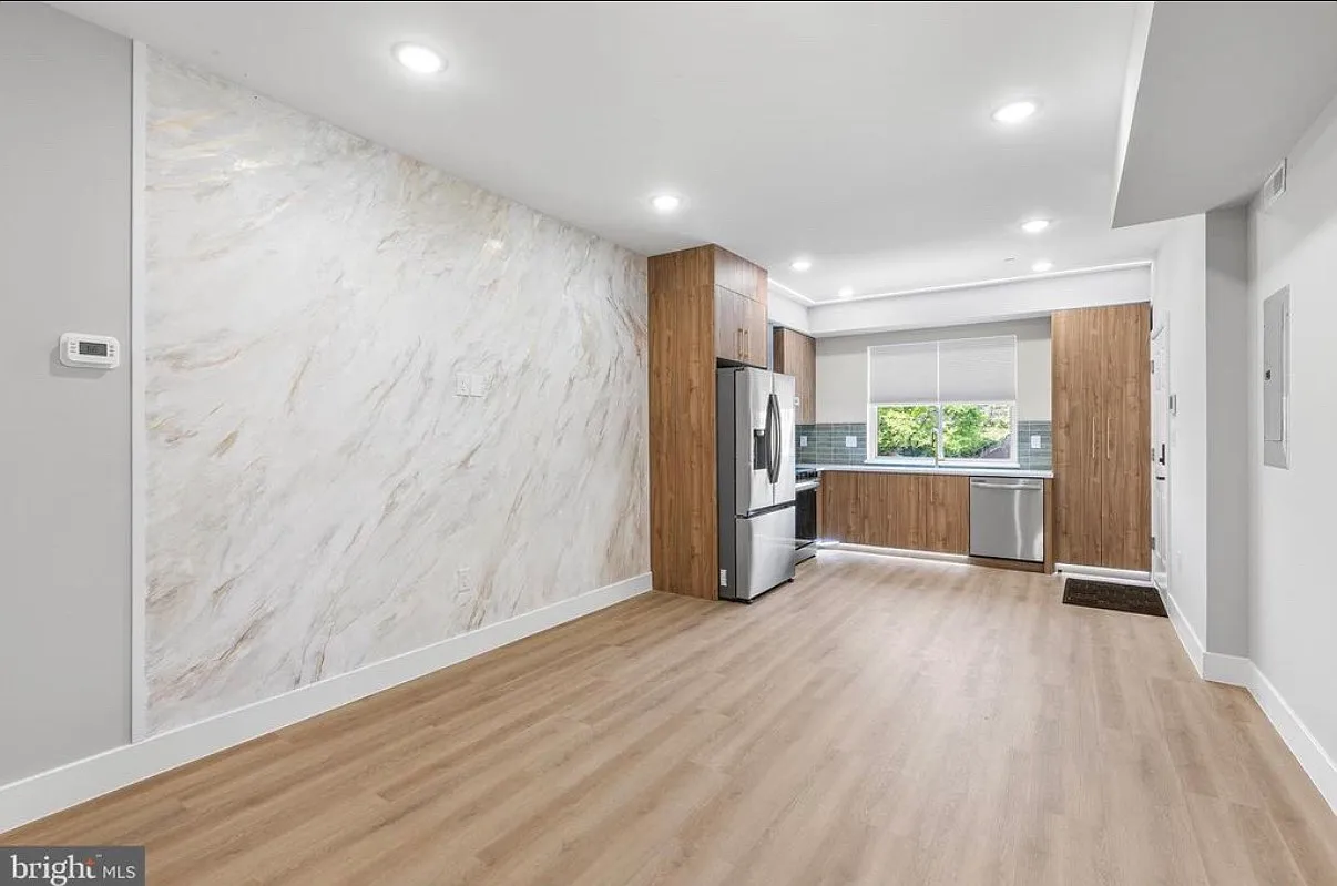 2 bed, 950 sqft, $1,900 — Photo 3